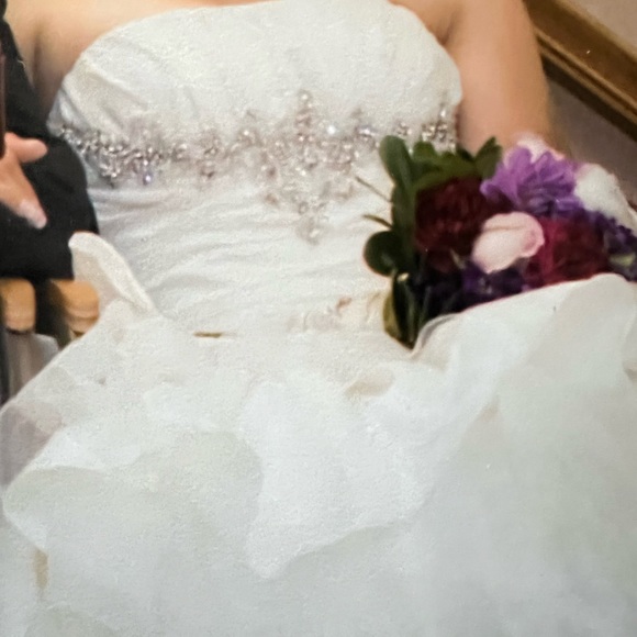 Gorgeous wedding dress with headpiece wore once/ open to offers!!! - Picture 9 of 16